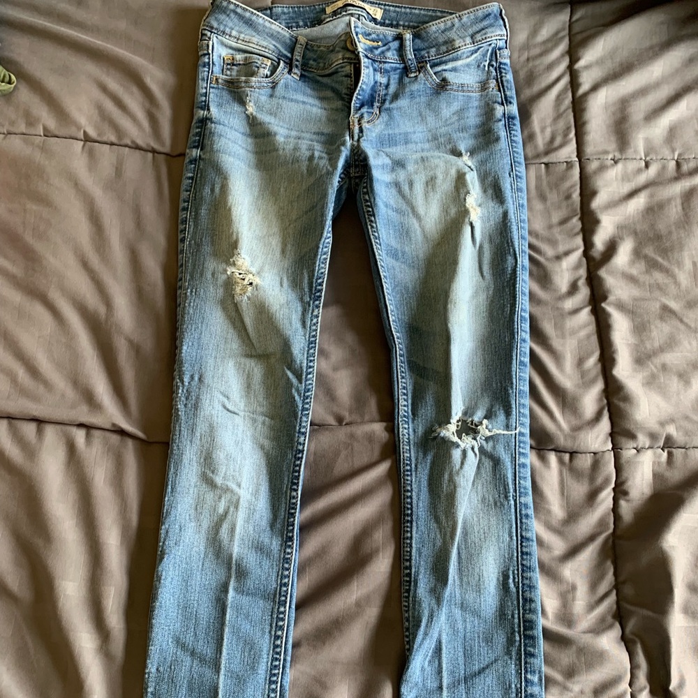 Hollister ripped skinny jeans